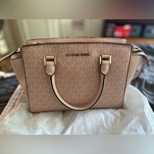 Michael Kors Bags Small Sheila Center Zip Satchel Crossbody Bag | Gold/Pink